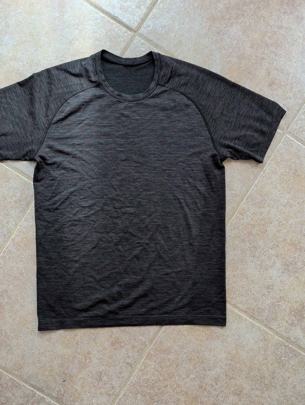 Lululemon Metal Vent Tech Shirt Men's  Medium Performance Gunmetal Red